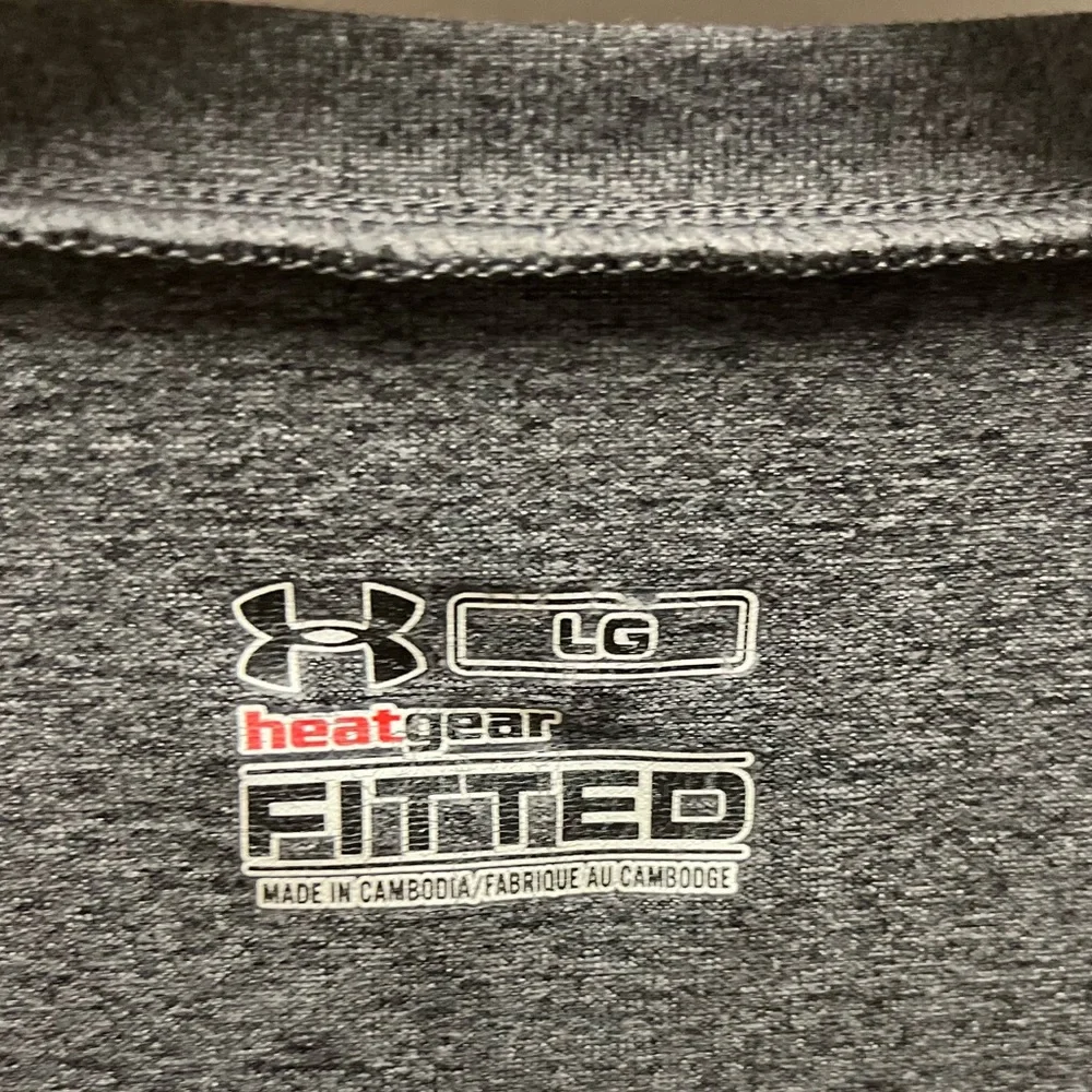 Under Armour grey stretchy active shirt size‎ L - Picture 6 of 6